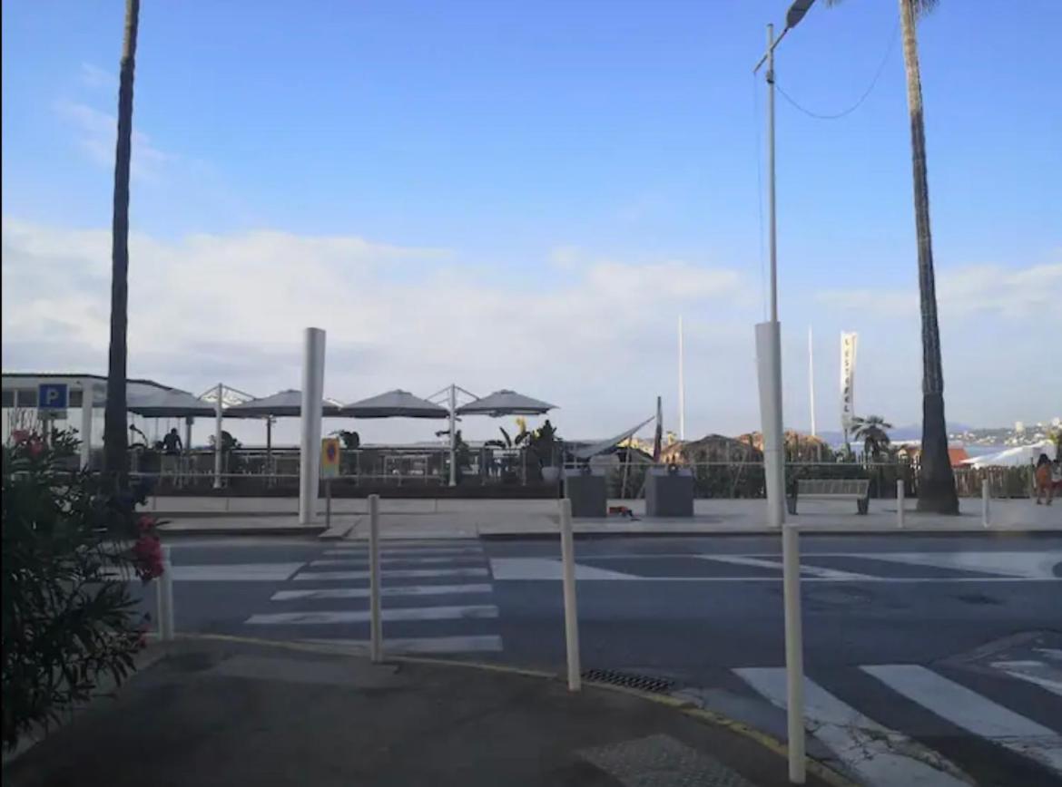 Impeccable 2 pièces avec balcons à 50m de la plage Antibes Esterno foto